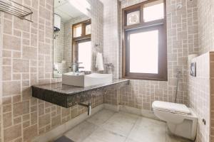 Koupelna v ubytování FabHotel The Silken Stay