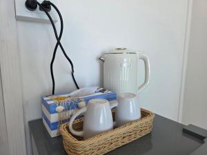 Příslušenství pro přípravu čaje a kávy v ubytování Villa Sea view