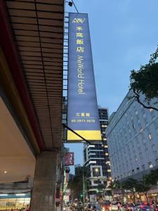 Budova, kde se hotel nachází + 25 fotografií