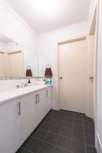 Koupelna v ubytování Our Bit of Bowhill - 21 Chucka Bend