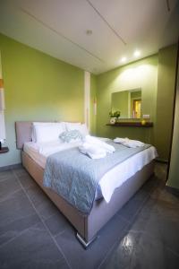 Postel nebo postele na pokoji v ubytování Coloris Viridis room