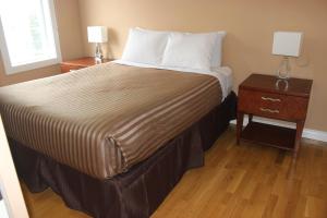 Postel nebo postele na pokoji v ubytování Hotel Squamish