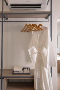 Φωτογραφία από το άλμπουμ του Penthouse The Olaf at Chiang Mai's Old Town Suandok Gate I Entire Villa Booking I 4 Bedrooms I Daily Housekeeping στο Τσιάνγκ Μάι