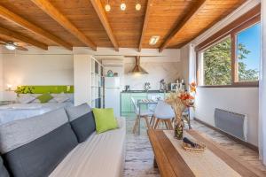 Kuchyň nebo kuchyňský kout v ubytování Apartamentos la Vega de Granada