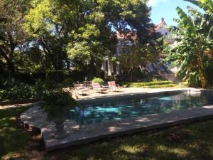 Bazén v ubytování Belle Oaks Inn nebo v jeho okolí