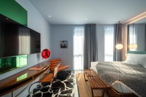 a hotel room with a bed and a desk with a desk at Hotel Calimala Milano in Milan