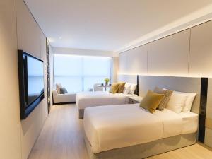 TV a/nebo společenská místnost v ubytování The Bauhinia Hotel - Central