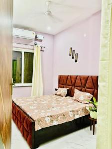 Postel nebo postele na pokoji v ubytování Euphoria Stay - 2BHK Cozy Mountain Homestay