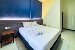 a bedroom with a bed with two towels on it at Garden View near Batu Tulis RedPartner in Bogor