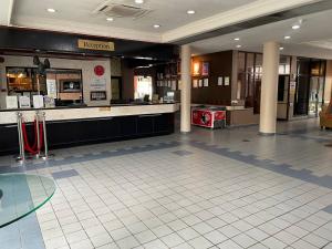 a fast food restaurant with a counter in the middle at Hotel Seri Malaysia Alor Setar in Alor Setar