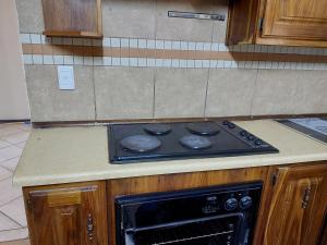 a stove top oven sitting on top of a kitchen counter at Eight Martjie Guesthouse in Brits