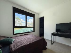 Μια τηλεόραση ή/και κέντρο ψυχαγωγίας στο Pousada Pausa Urbana