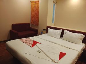 Postel nebo postele na pokoji v ubytování Saravana boutique inn