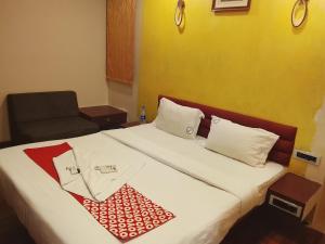 Postel nebo postele na pokoji v ubytování Saravana boutique inn + 8 fotografií