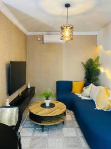 Μια τηλεόραση ή/και κέντρο ψυχαγωγίας στο Nexovant Furnished Apartments