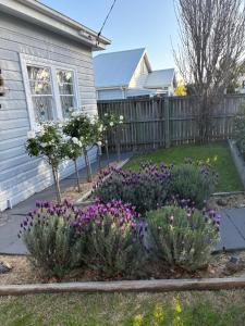 Seaside Village Cottage Charm室外花園