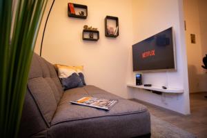 Μια τηλεόραση ή/και κέντρο ψυχαγωγίας στο Cozy flat in center