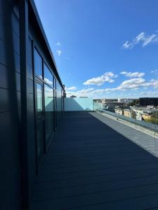 Balkoni atau teres di Apartment with Terrace in Uxbridge