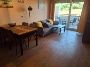 Ruang duduk di apartament MT2 bursztynowe osiedle