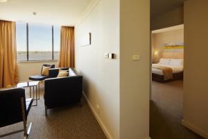 Postel nebo postele na pokoji v ubytování Quality Hotel Ambassador Perth + 34 fotografií