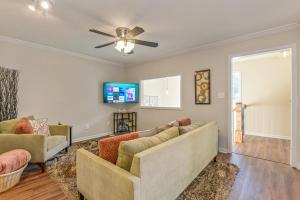 TV a/nebo společenská místnost v ubytování 27 West Ridge Drive SE Cartersville
