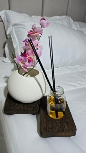 two vases with flowers are on a bed at Arabian Desert nights in Bidiyah +12 photos