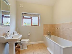 a bathroom with a sink and a tub and a toilet at 3 Bed in Corton Denham 44051 in Pointington +23 photos