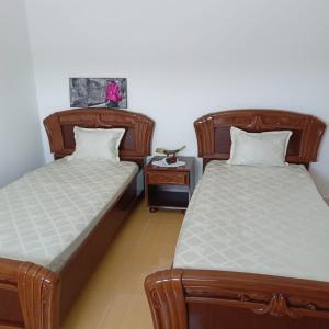 two beds sitting next to each other in a room at Seaview Apartments in Raoued