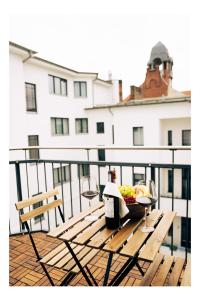 a bowl of fruit on a table on a balcony at Residency NO7 in Berlin