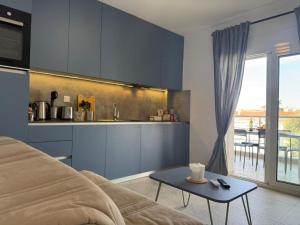 O bucătărie sau chicinetă la Villa Maria Lux Apartments by BookVillaEU