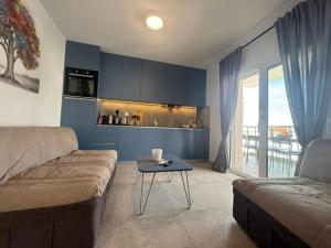 O zonă de relaxare la Villa Maria Lux Apartments by BookVillaEU