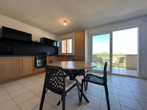 Una cocina o cocineta en Appartement Aurelia Vidauban