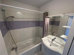 Un baño de Appartement Aurelia Vidauban 5 fotos más