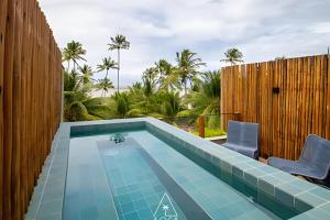 Bazén v ubytování Condomínio Aluá, Vista Infinita na Praia do Patacho, Pé na areia! nebo v jeho okolí