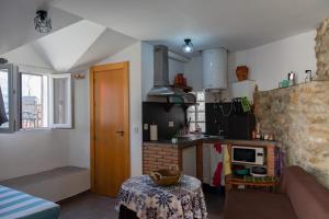 a kitchen with a couch and a table in a room at estudio mirador in Güéjar-Sierra