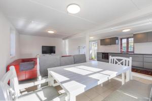 TV a/nebo společenská místnost v ubytování 3008Møllehuset Baghusetanneks