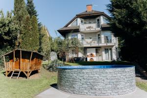 Κήπος έξω από το DiamondVilla, 4 bedroom Apartment, garden & spa