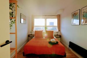 Katil atau katil-katil dalam bilik di Designer Penthouse with City Views