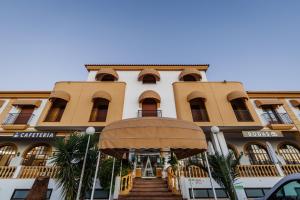 a building with a staircase in front of it at Hotel Acosta Vetonia in Almendralejo