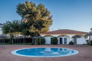 a house with a swimming pool in front of it at Hotel Acosta Vetonia in Almendralejo