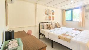 a small bedroom with a bed and a table at Le Panpurie Koh Lanta Resort in Ko Lanta Yai +25 photos