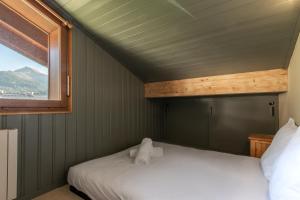 Ένα ή περισσότερα κρεβάτια σε δωμάτιο στο Le Mont Joux - Vue montagne