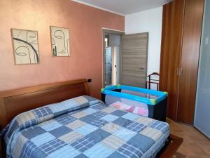 Ένα ή περισσότερα κρεβάτια σε δωμάτιο στο Il NIDO sul TICINO