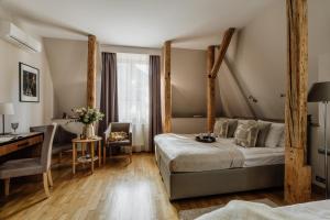 a hotel room with a bed and a desk at Grottger Boutique Hotel by Cityzen Properties in Krakow
