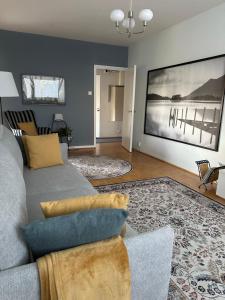 a living room with a couch and a large tv at Rantaraitti in Savonlinna