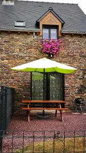 Zahrada ubytování Gîte À L'orée De Brocéliande 5 pers