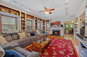 Μια τηλεόραση ή/και κέντρο ψυχαγωγίας στο Starved Rock Pool House