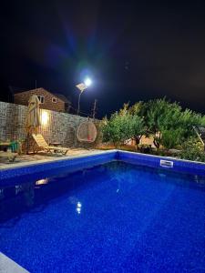 Πισίνα στο ή κοντά στο The Family Garden