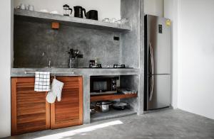 Kuchyň nebo kuchyňský kout v ubytování Phandara Luxury Pool Villas