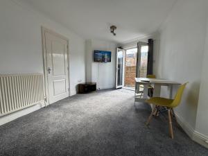 an empty room with a desk and a chair at Comfortable, London 1 Bed Garden in London